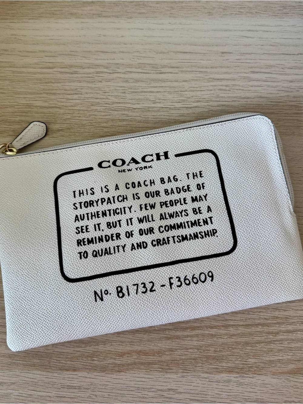 Coach NY Storypatch Creed White Leather Zip Bag Organizer Pouch Clutch Purse - Picture 6 of 6